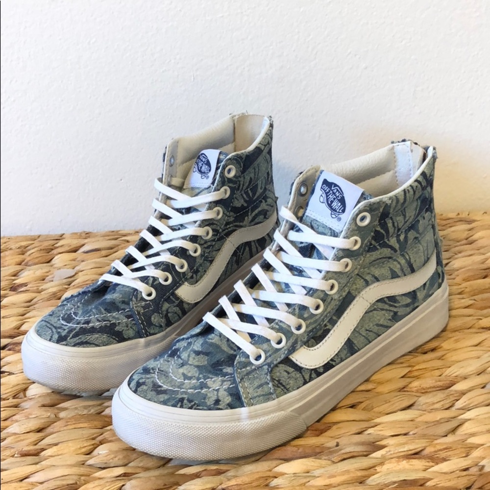SK8-HI Vans.